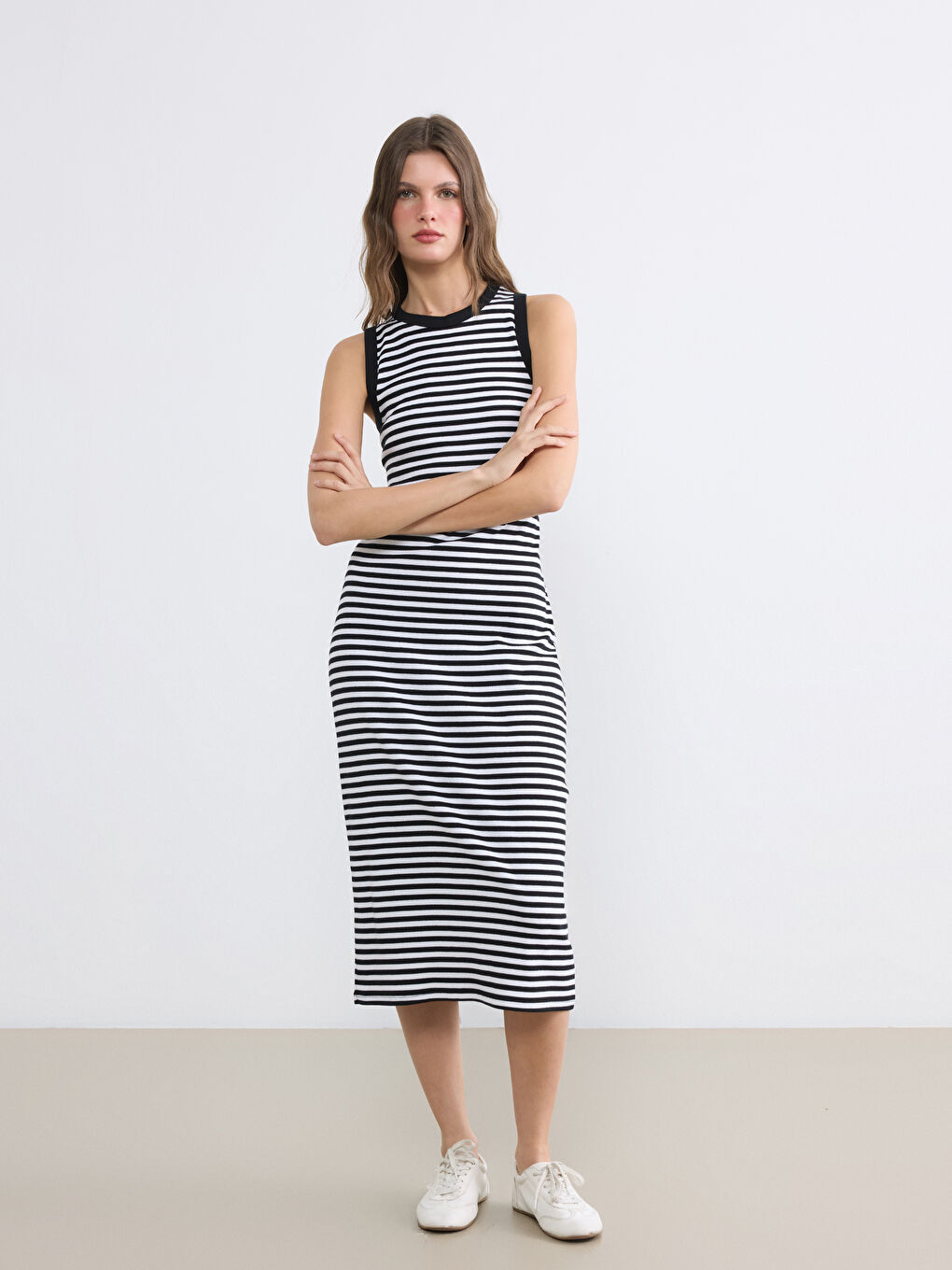 Robe Rayée à Col Rond