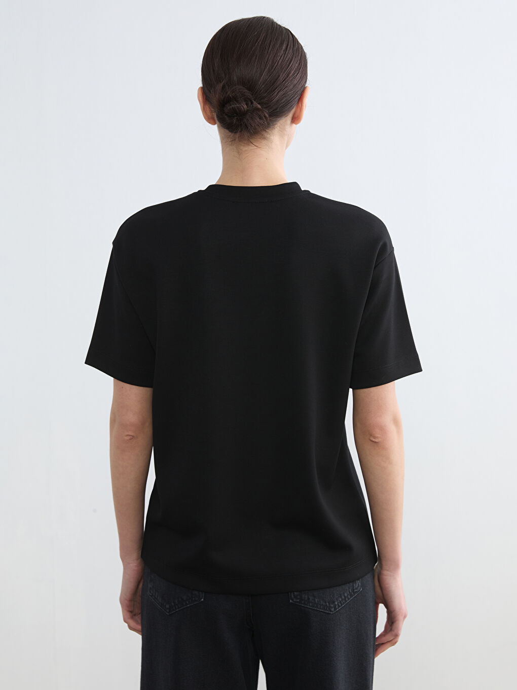 Siyah Bisiklet Yaka Taşlı Kadın Tişört-3