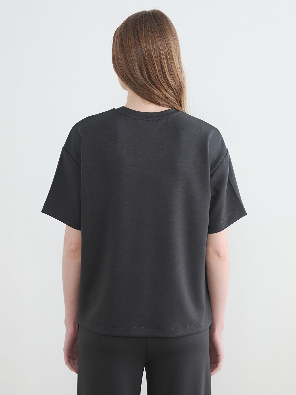 Antrasit Bisiklet Yaka Taşlı Kadın Tişört	-3