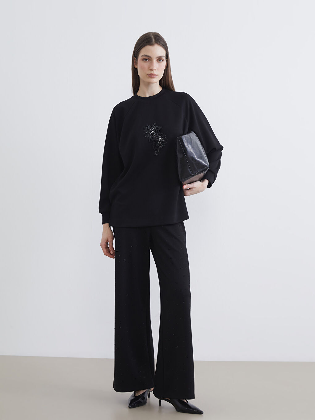 Effortless elegance meets everyday comfort in our wide-leg, elastic-waist women's sweatpants.