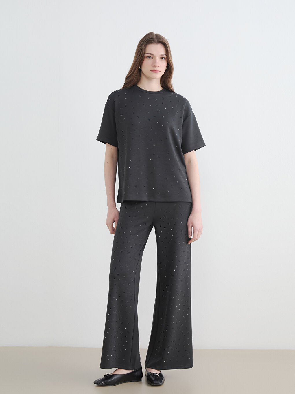 Antrasit Beli Lastikli Taşlı Kadın Eşofman Altı	