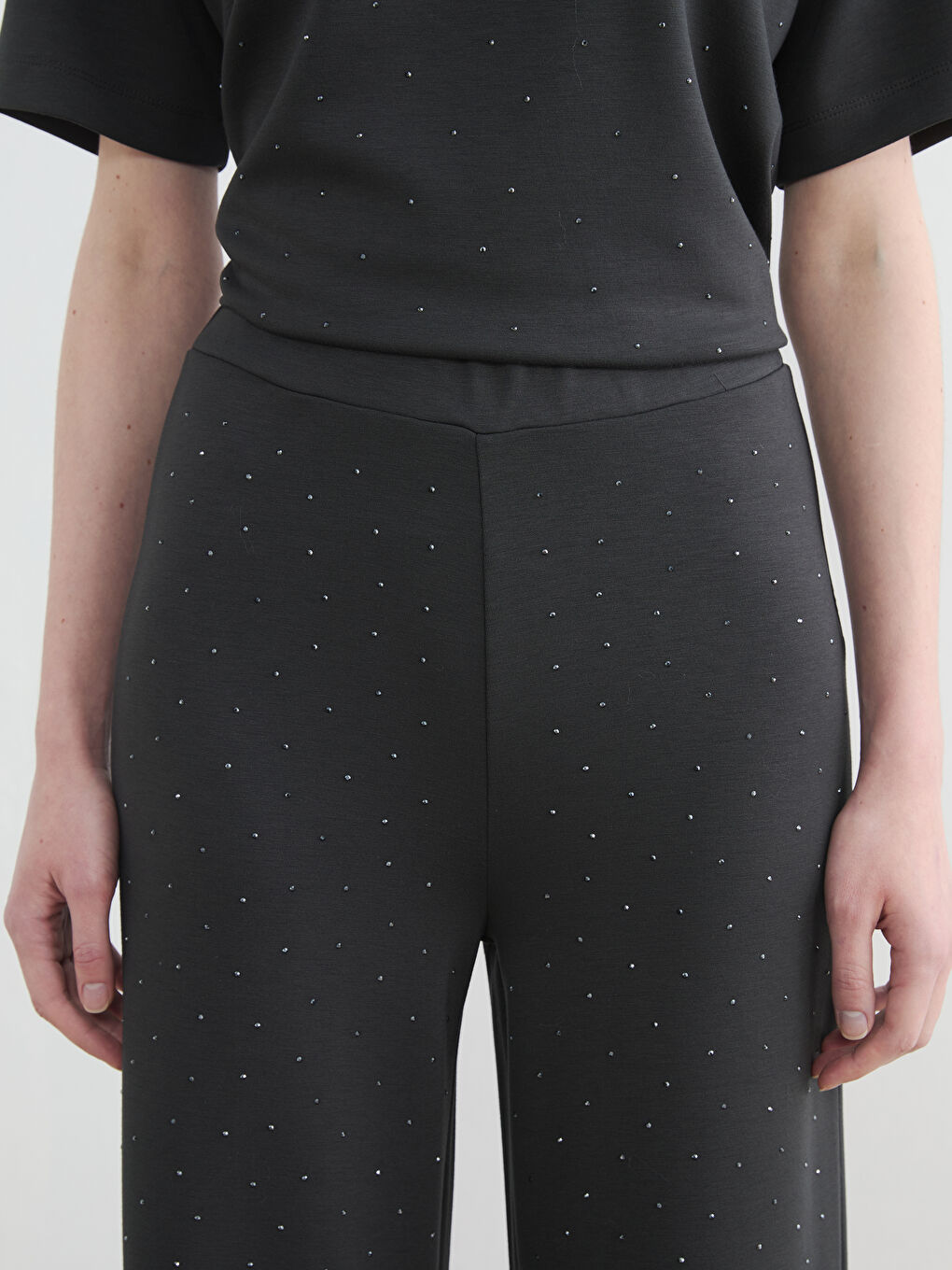 Antrasit Beli Lastikli Taşlı Kadın Eşofman Altı	-2