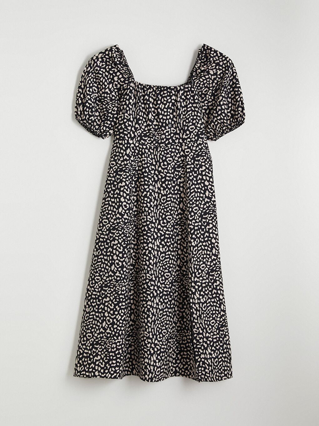 Siyah Kare Yaka Balon Kollu Belden Oturtmalı Elbise-4