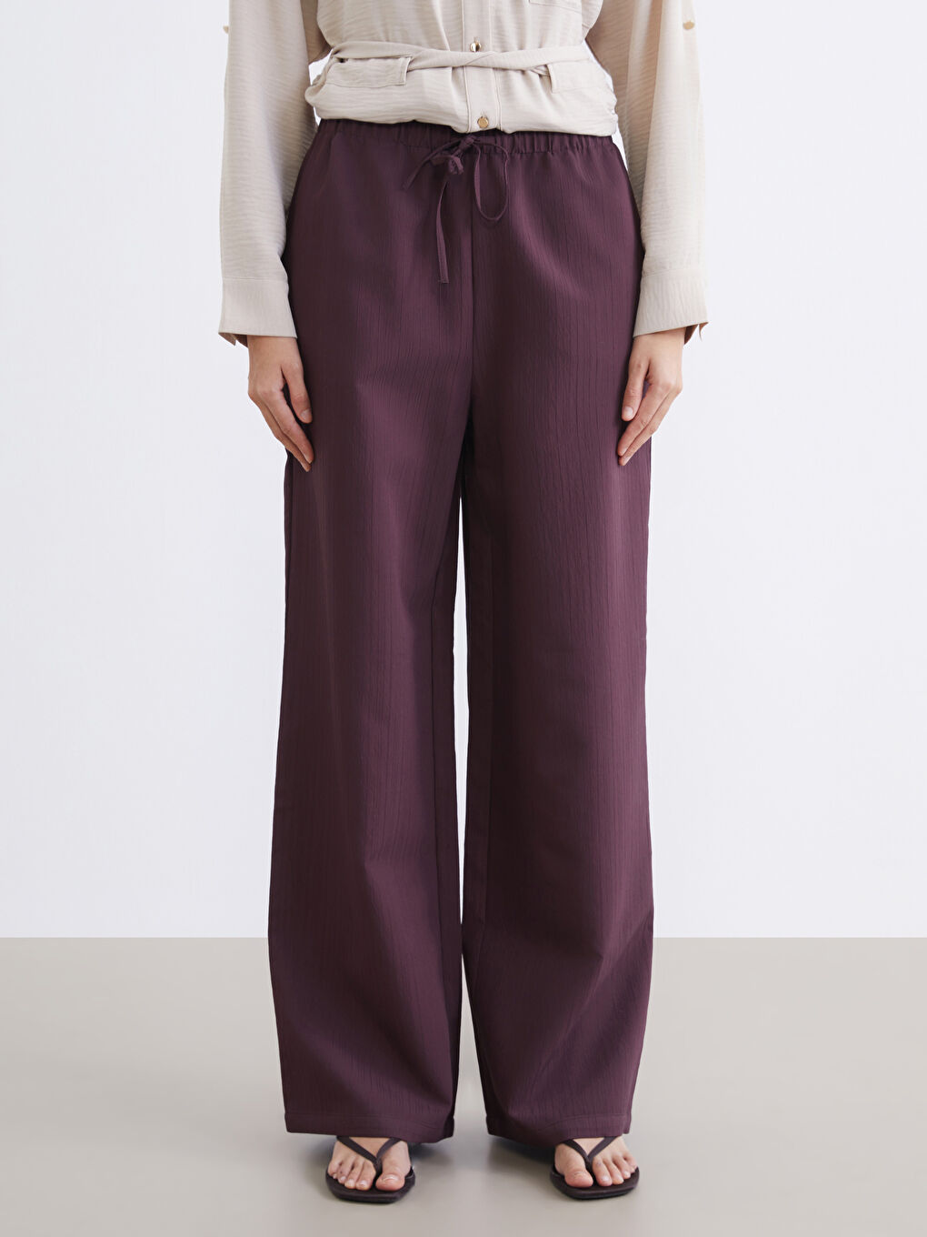 Текстуриран дамски панталон с еластична талия-1