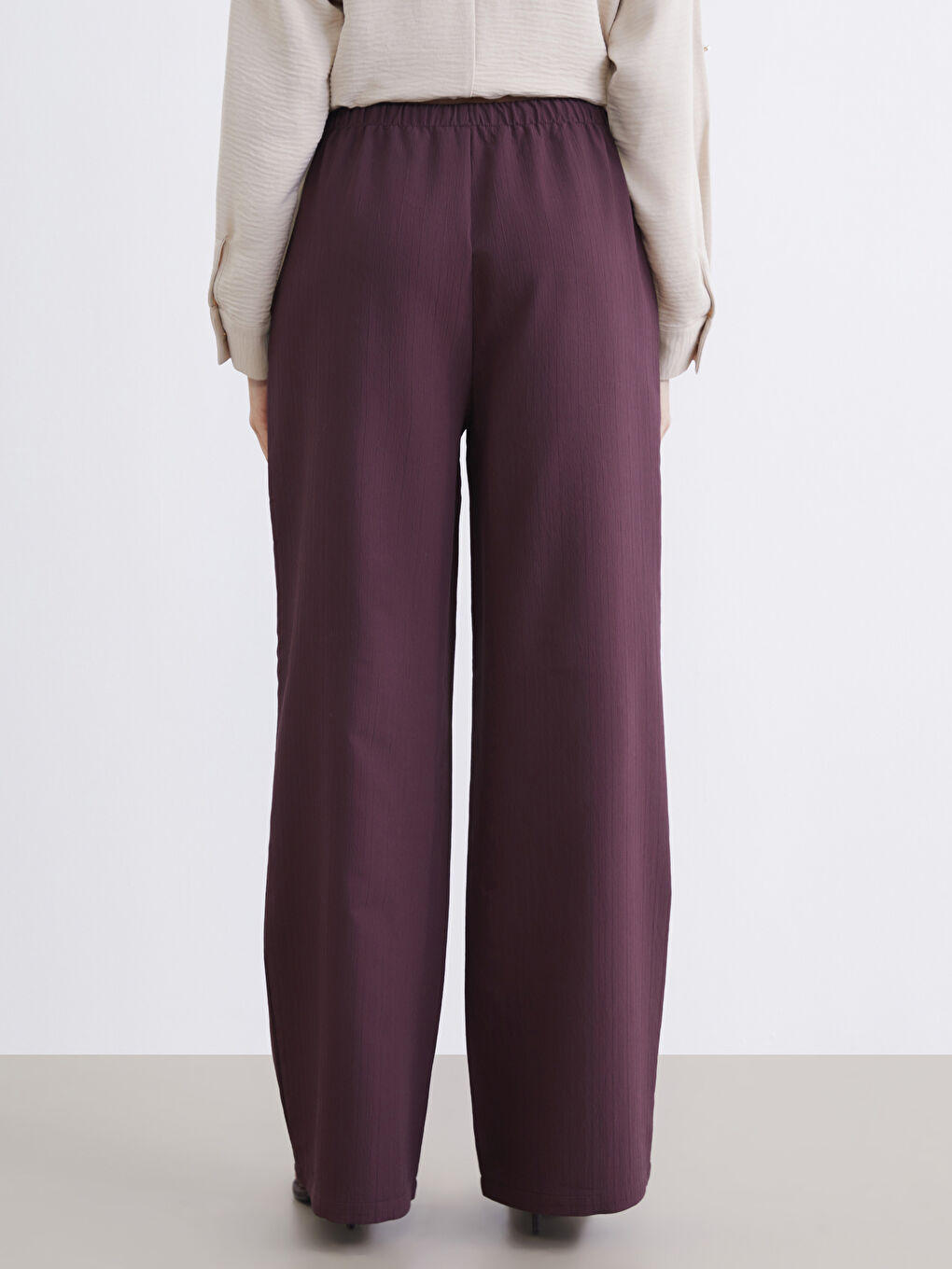 Текстуриран дамски панталон с еластична талия-3