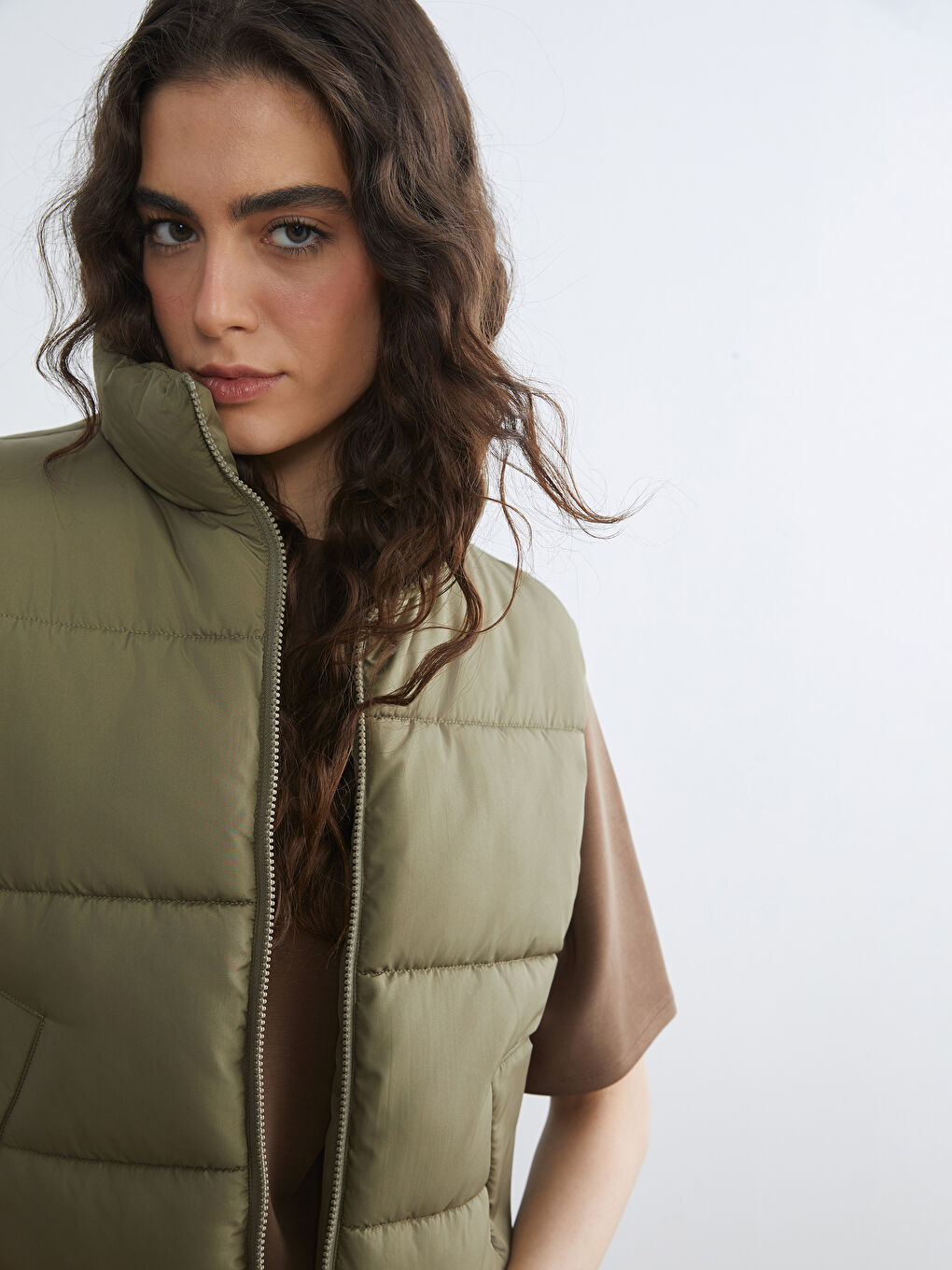 Puf prsluk sa visokom kragnom za Žene