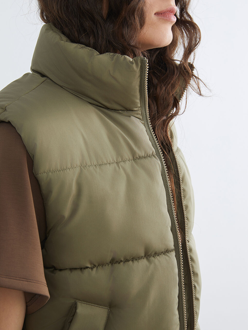 Puf prsluk sa visokom kragnom za Žene-2