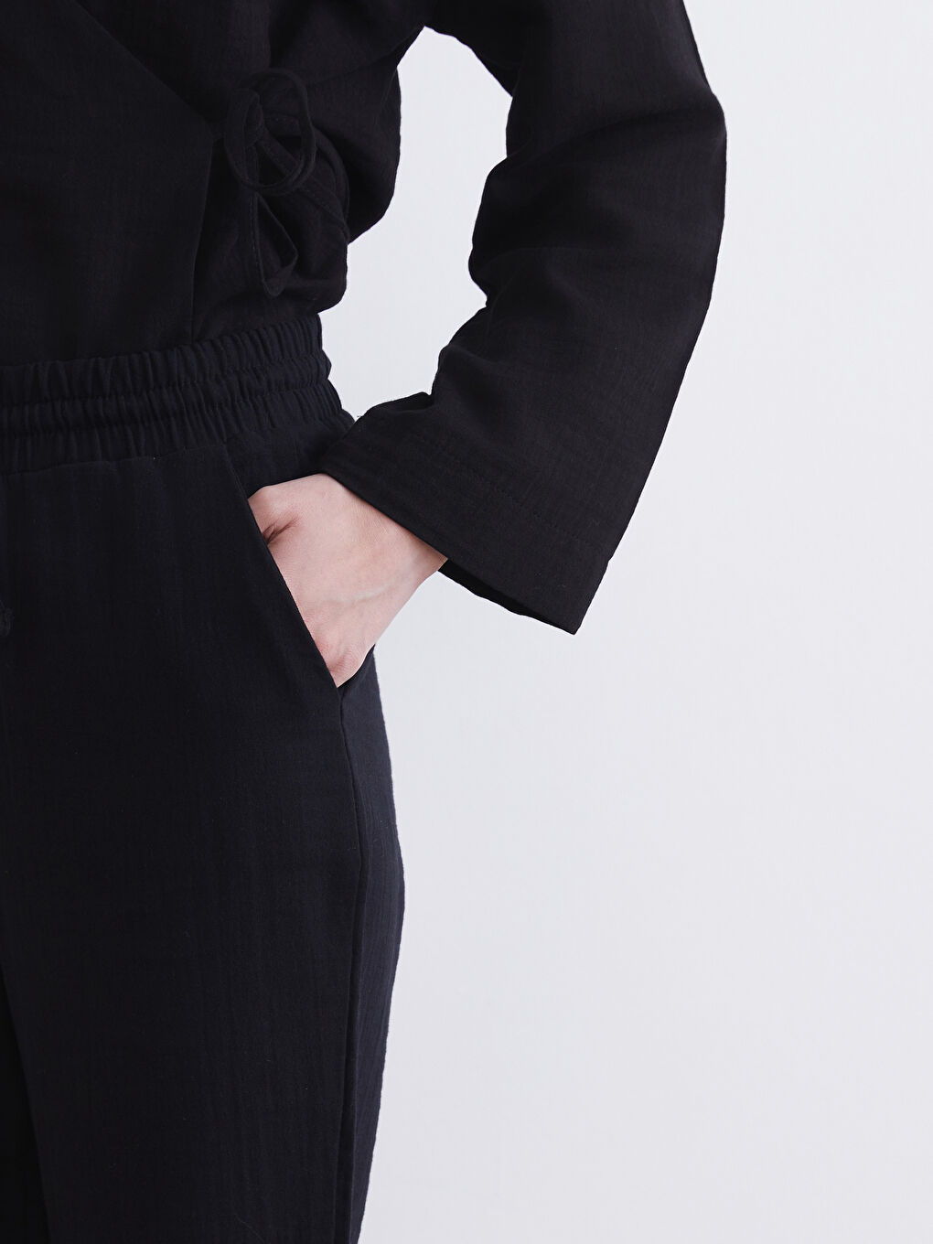 Carrot Fit Textured Women's Muslin Trousers-2