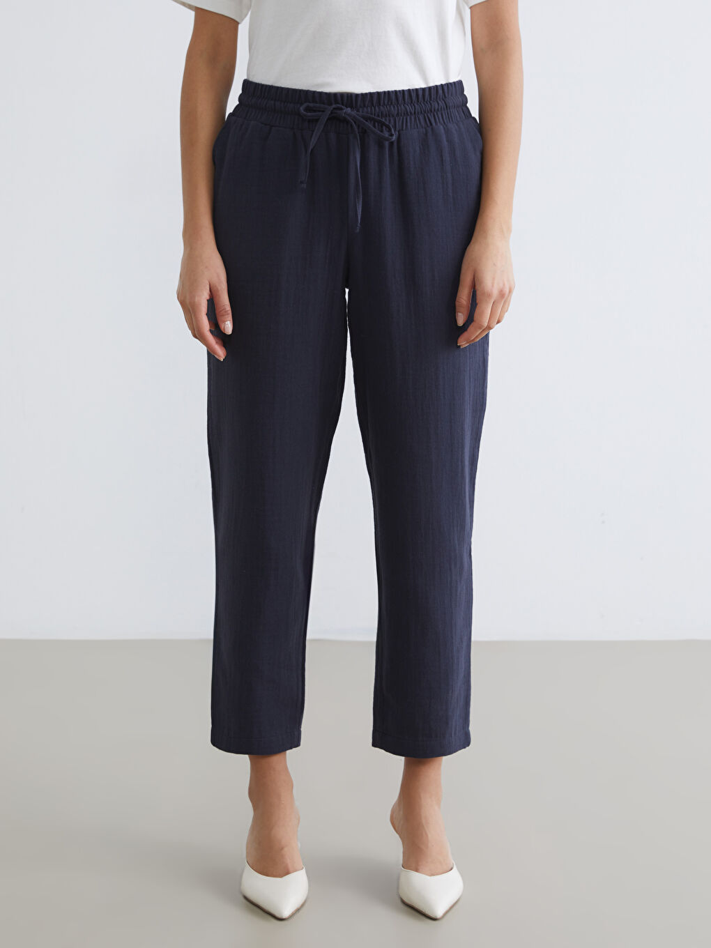Lacivert Havuç Kesim Dokulu Kadın Müslin Pantolon-1