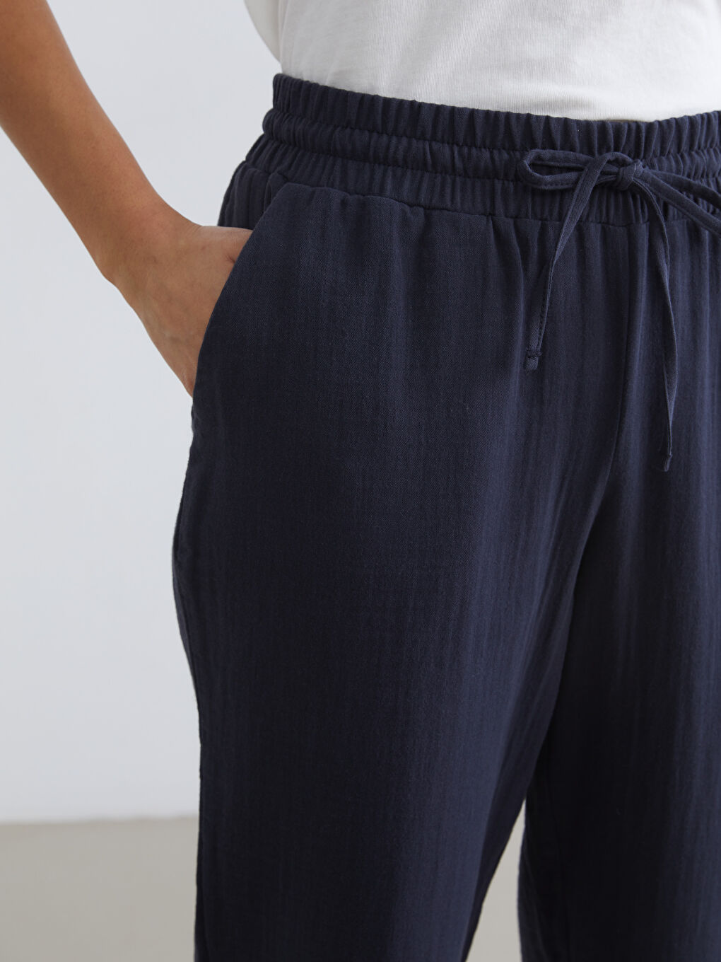 Lacivert Havuç Kesim Dokulu Kadın Müslin Pantolon-2