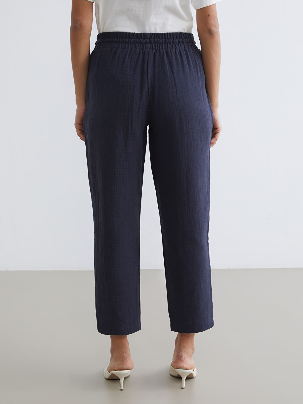 Lacivert Havuç Kesim Dokulu Kadın Müslin Pantolon-3