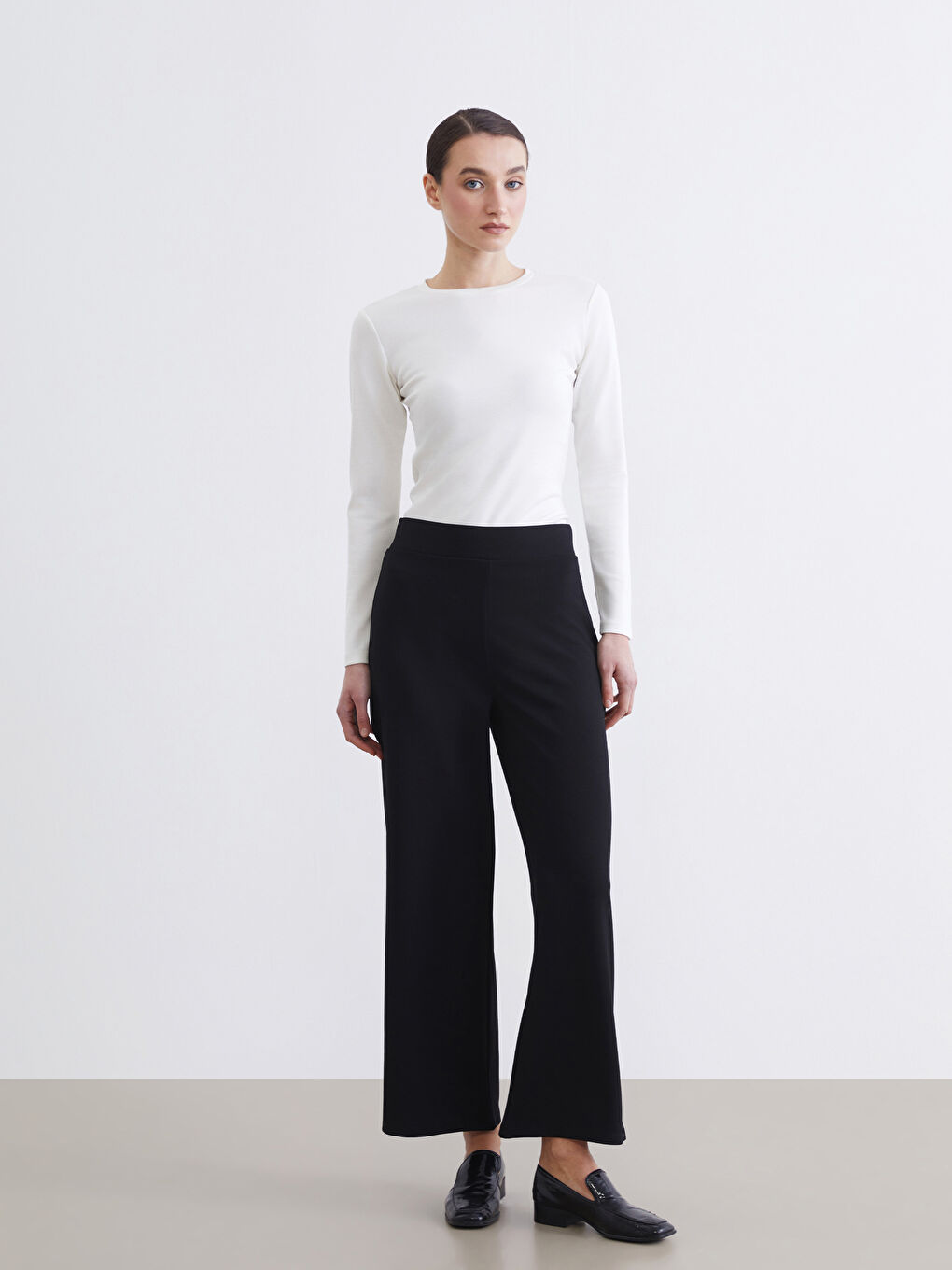 پانتۆڵ ڕه‌ش ژن