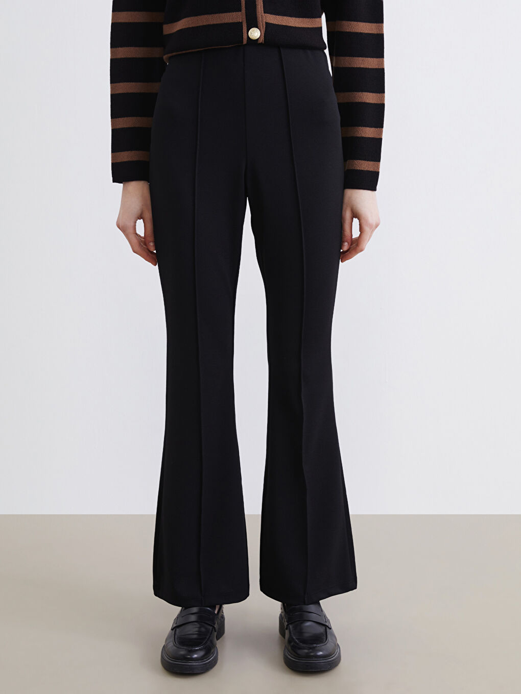 Siyah Dar Fit İspanyol Paça Kadın Pantolon-1