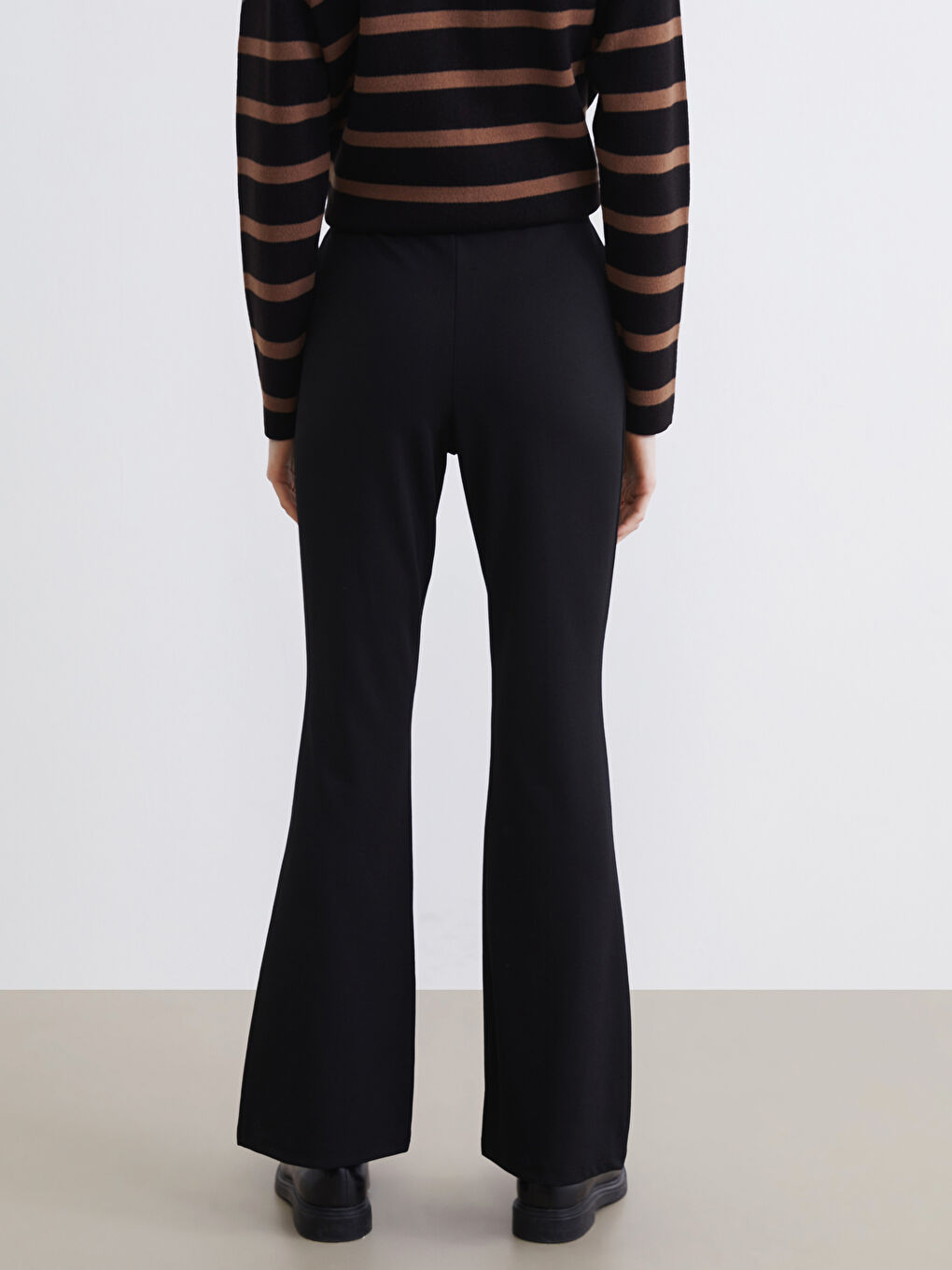 Siyah Dar Fit İspanyol Paça Kadın Pantolon-3