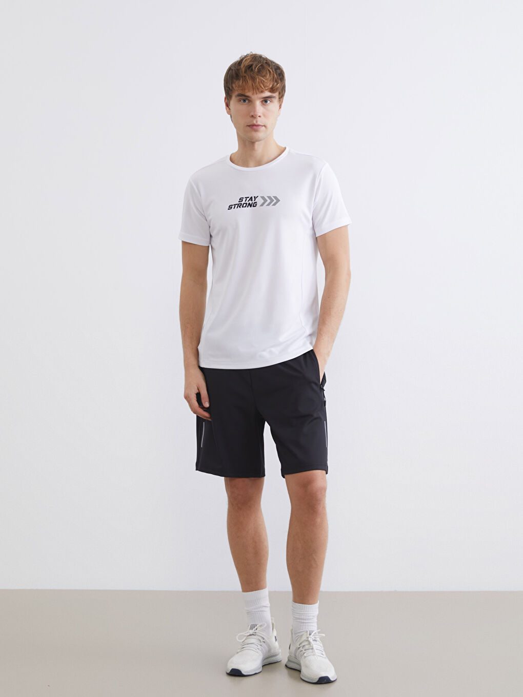 Beyaz Bisiklet Yaka Baskılı Erkek Spor Tişört-1