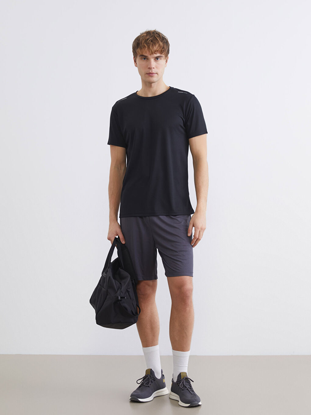 Siyah Bisiklet Yaka Erkek Spor Tişört-1