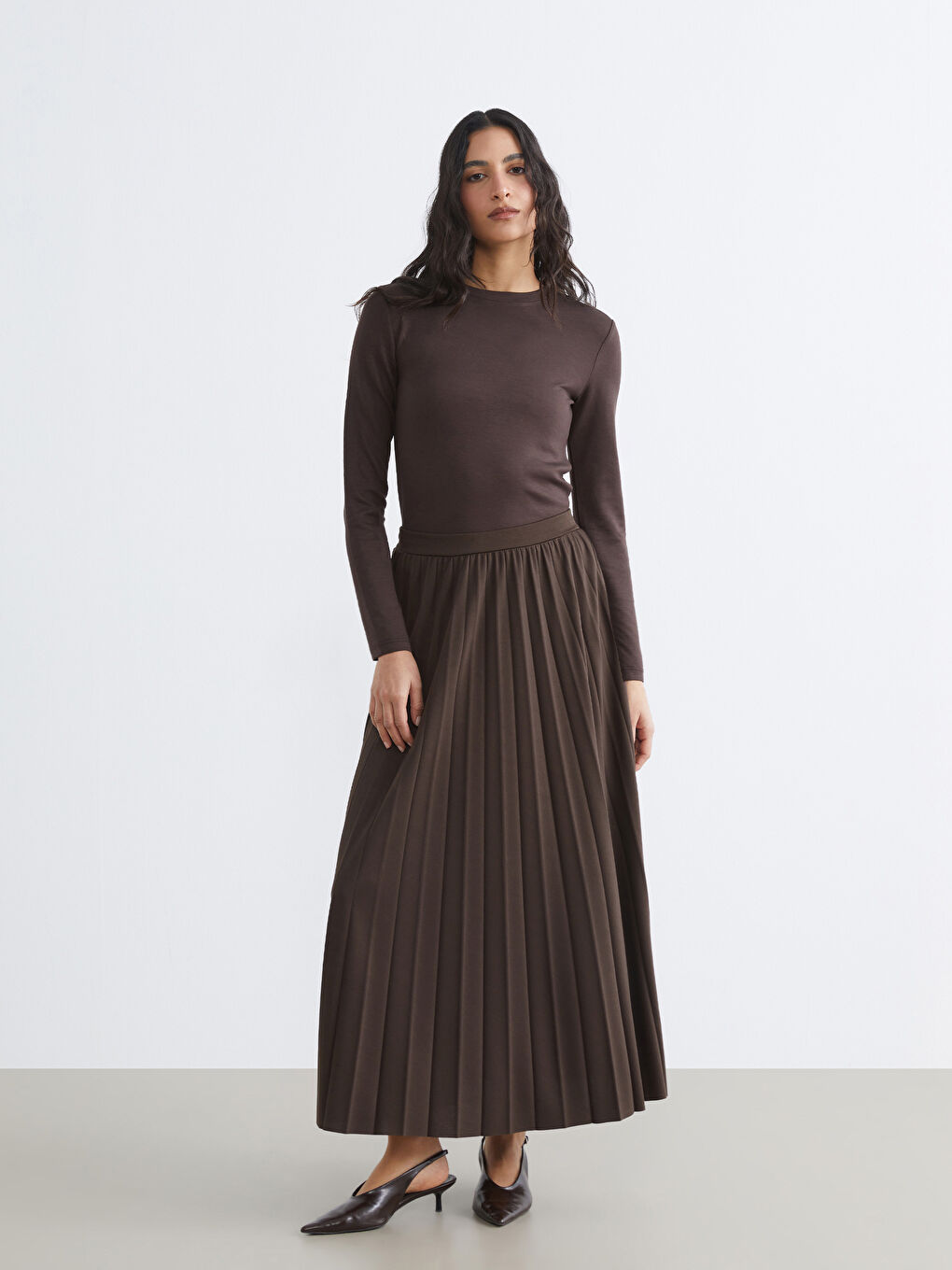 Kahverengi Beli Lastikli Krep Pileli Etek-1