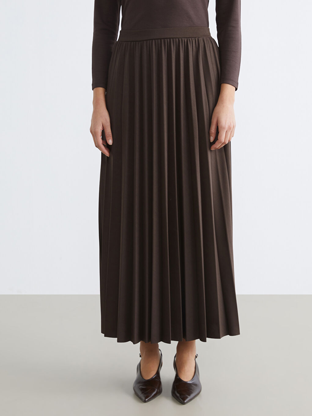 Kahverengi Beli Lastikli Krep Pileli Etek-3