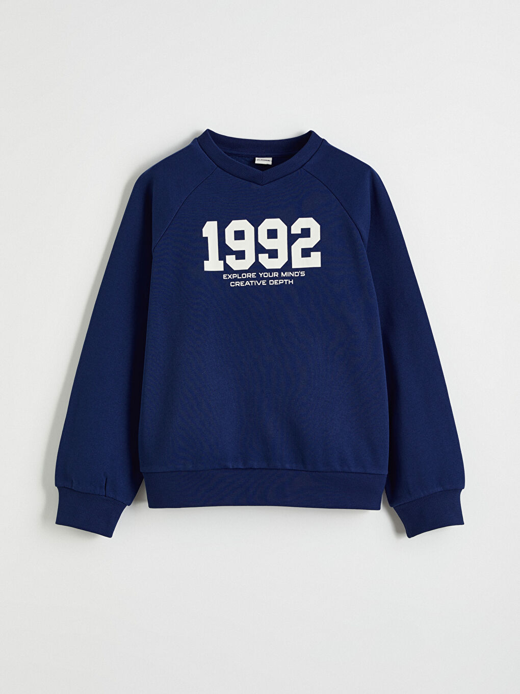 Дівочий теплий спортивний костюм із круглим вирізом та принтом.-1