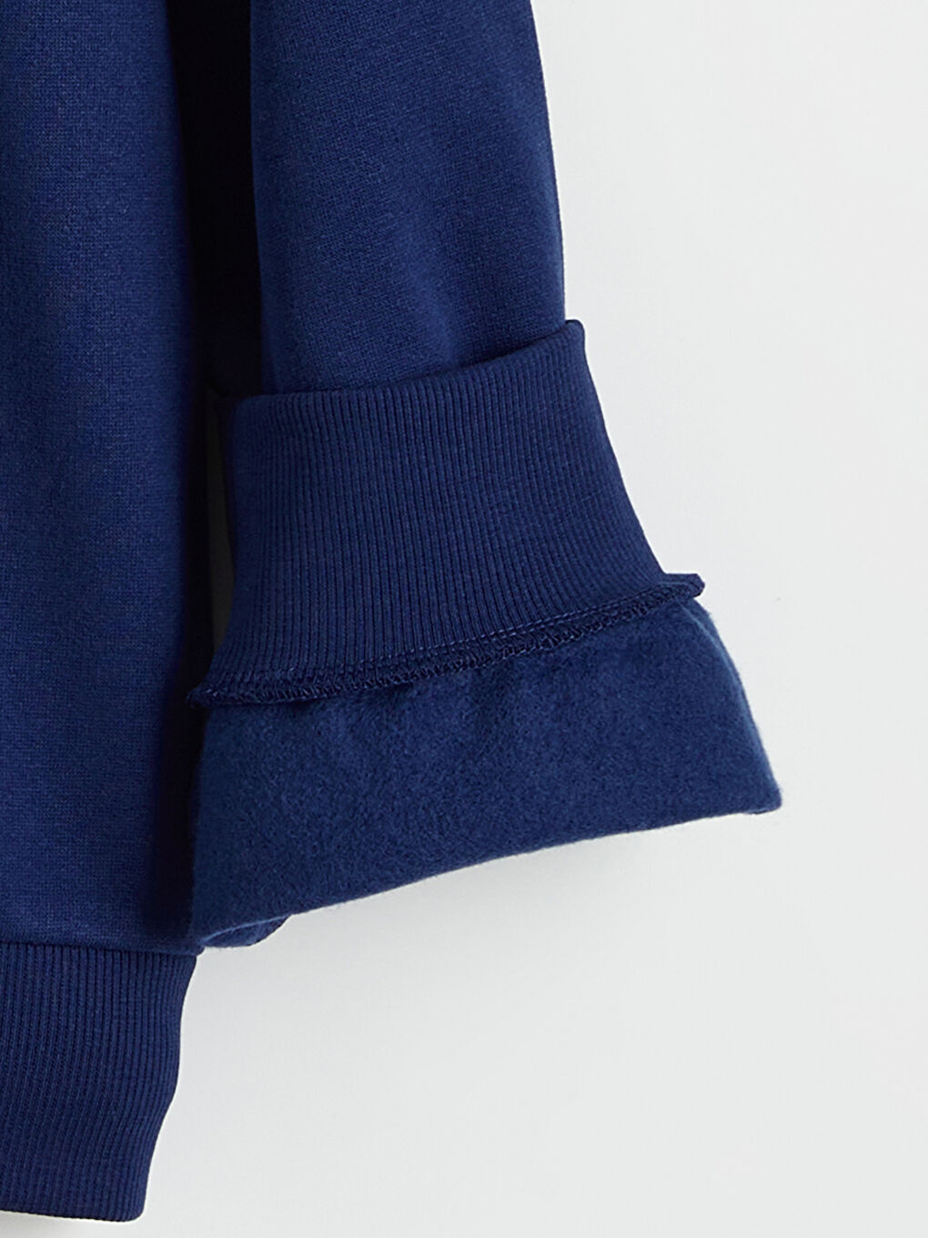 Дівочий теплий спортивний костюм із круглим вирізом та принтом.-3