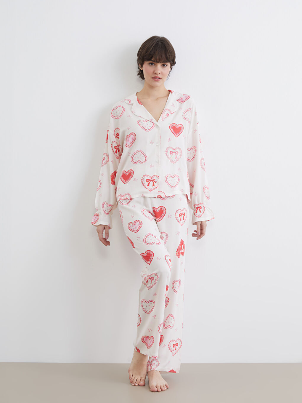 Ekru Gömlek Yaka Kalp Baskılı Kadın Pijama Takımı-1