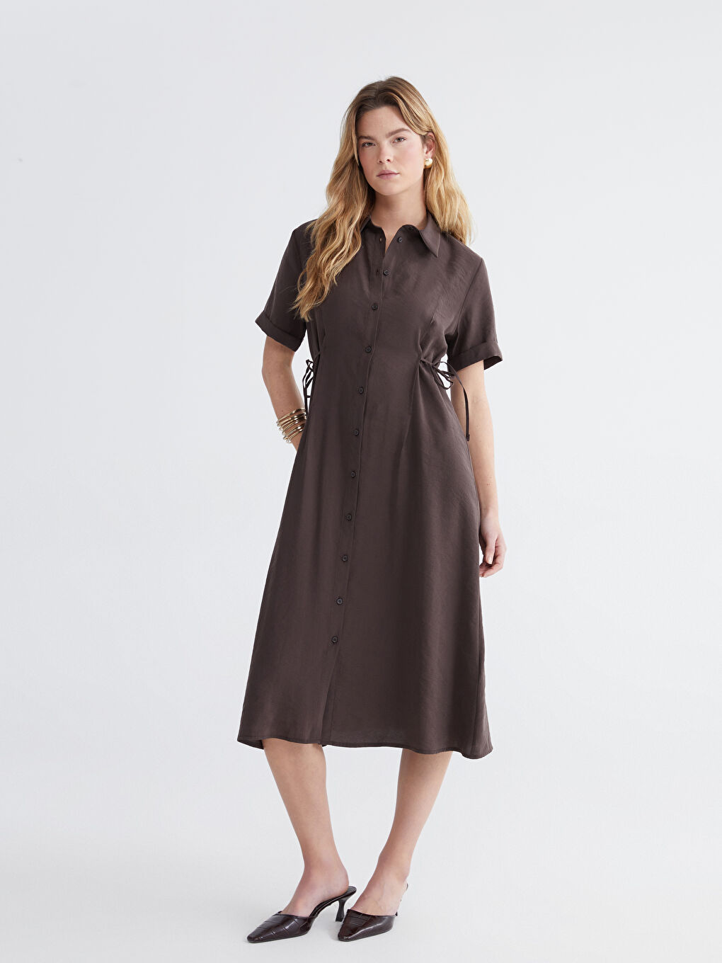 Kahverengi Belden Oturtmalı Büzgülü Gömlek Elbise