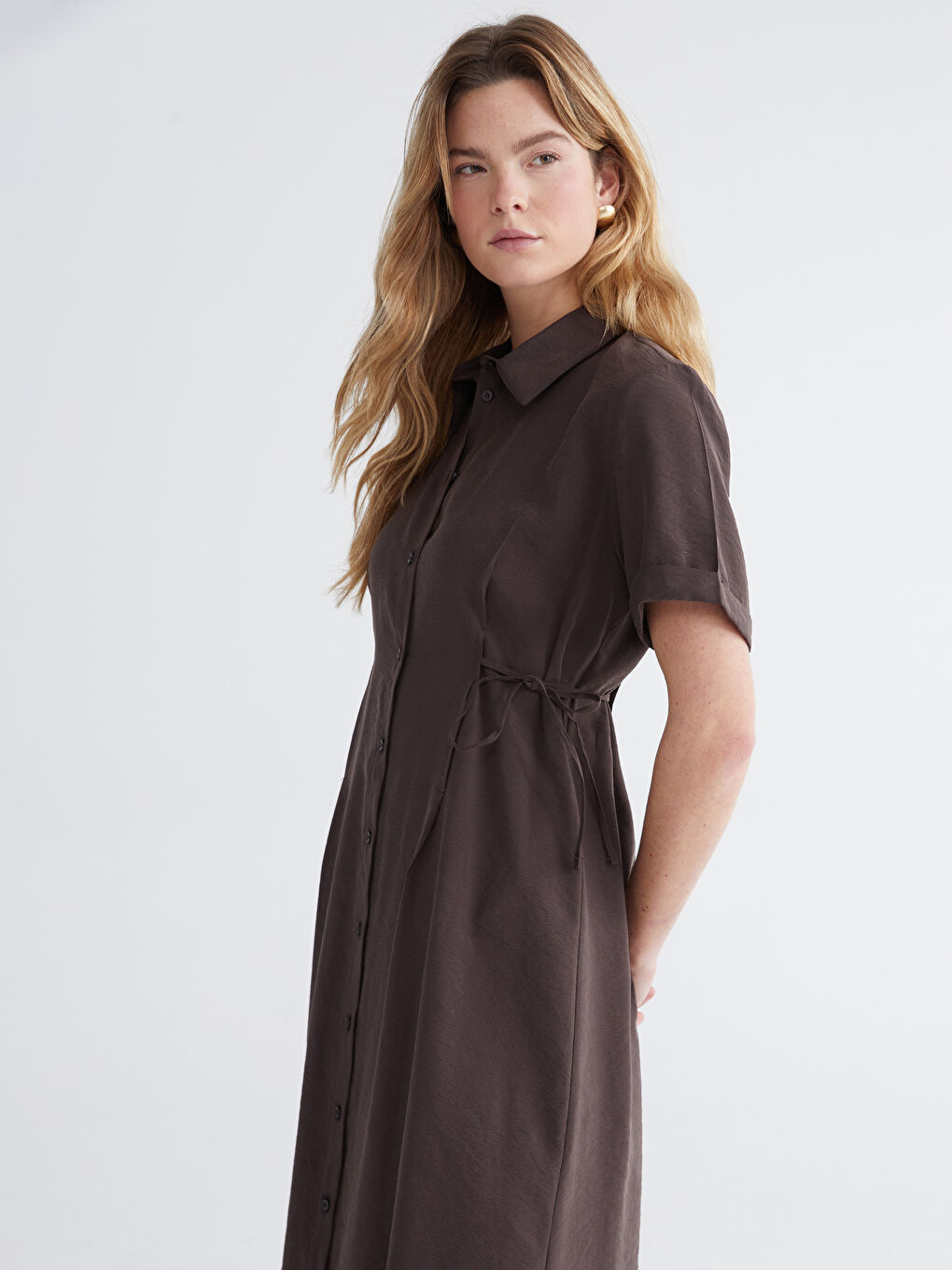 Kahverengi Belden Oturtmalı Büzgülü Gömlek Elbise-1