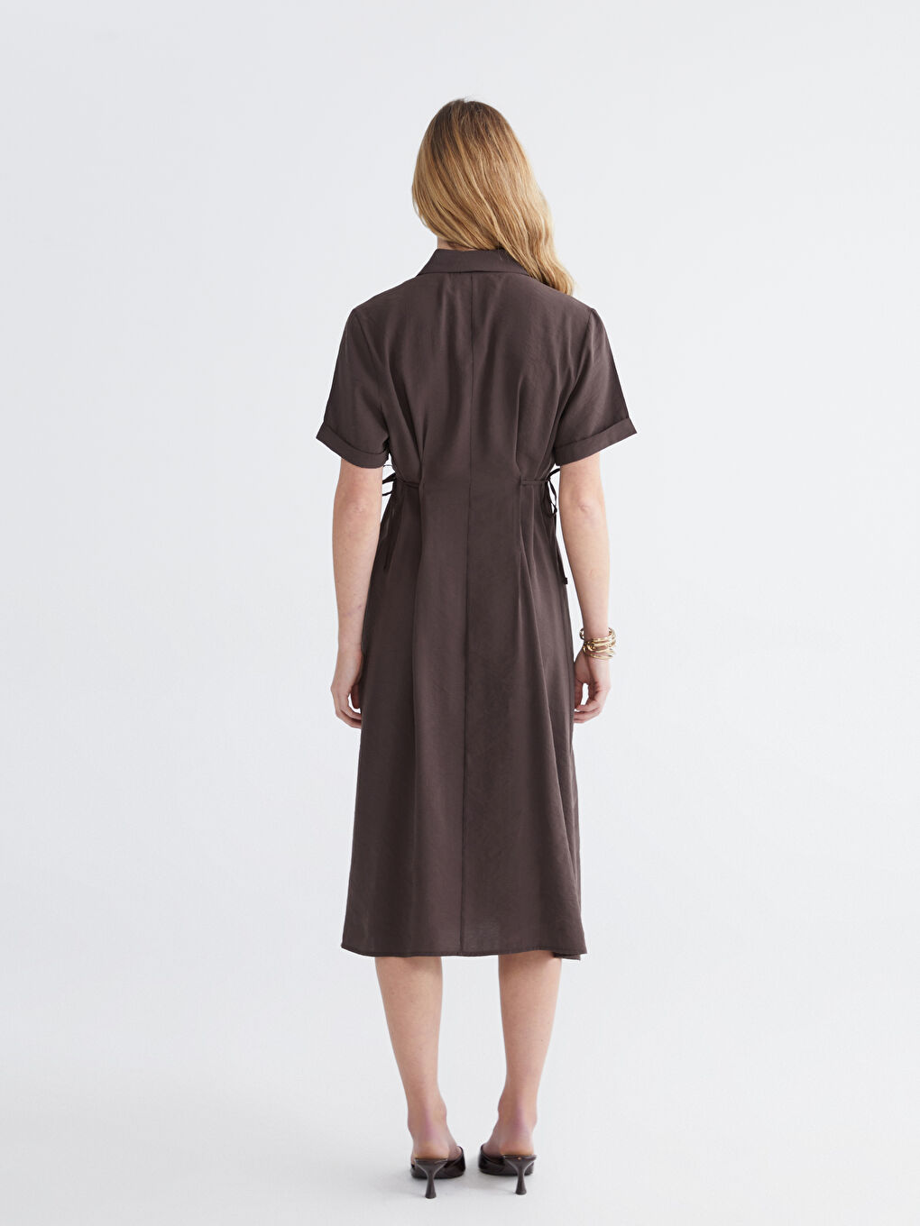 Kahverengi Belden Oturtmalı Büzgülü Gömlek Elbise-3