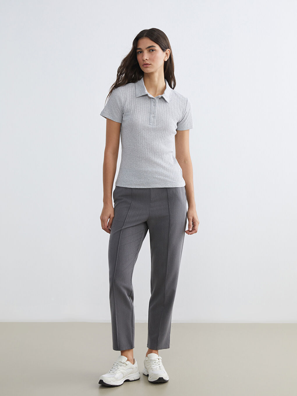 Gri Polo Yaka Çizgili Kadın Tişört-1