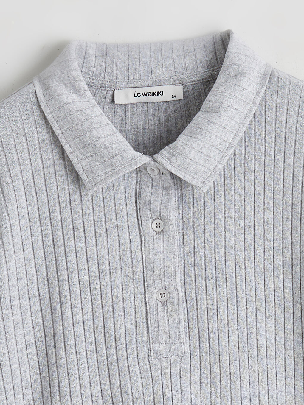 Gri Polo Yaka Çizgili Kadın Tişört-5