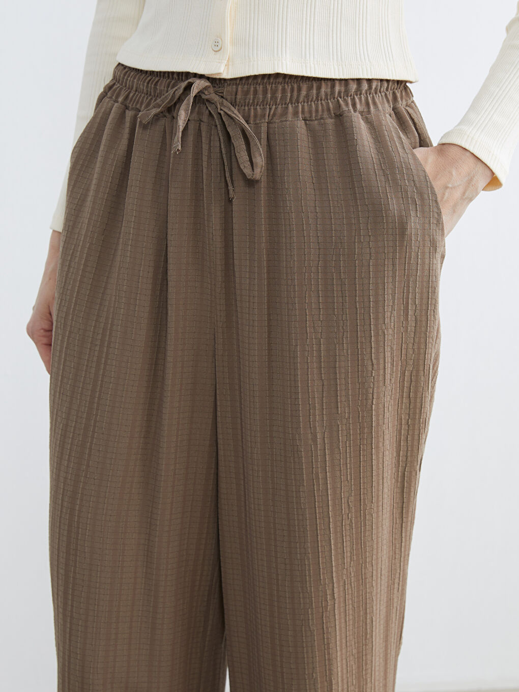 Kahverengi Beli Lastikli Dokulu Kadın Pantolon-2