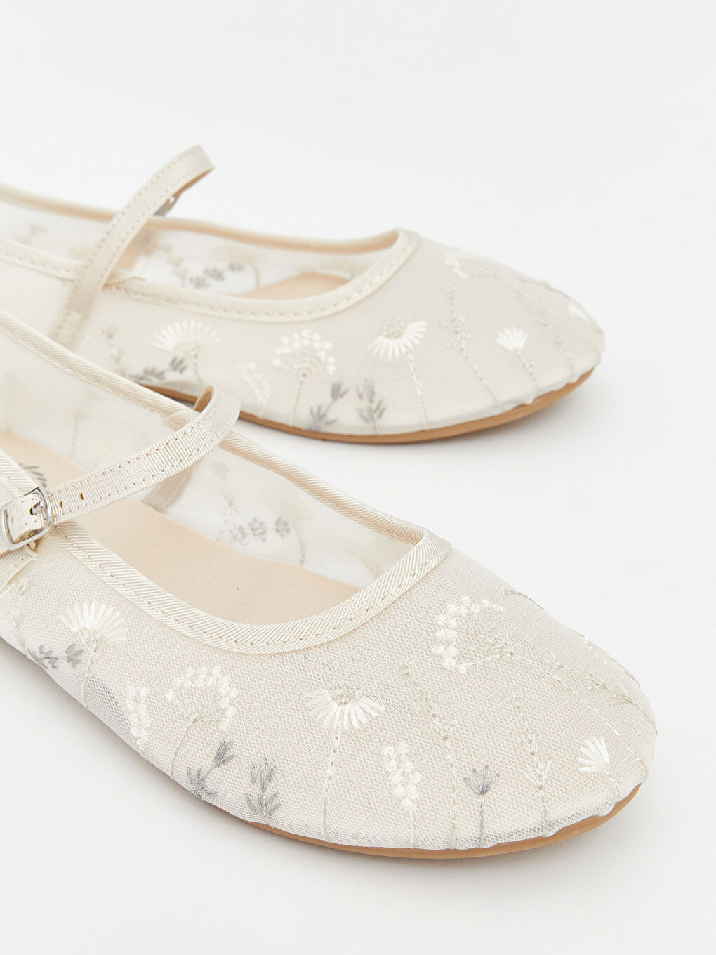 Ekru Kız Çocuk Nakışlı Babet-2