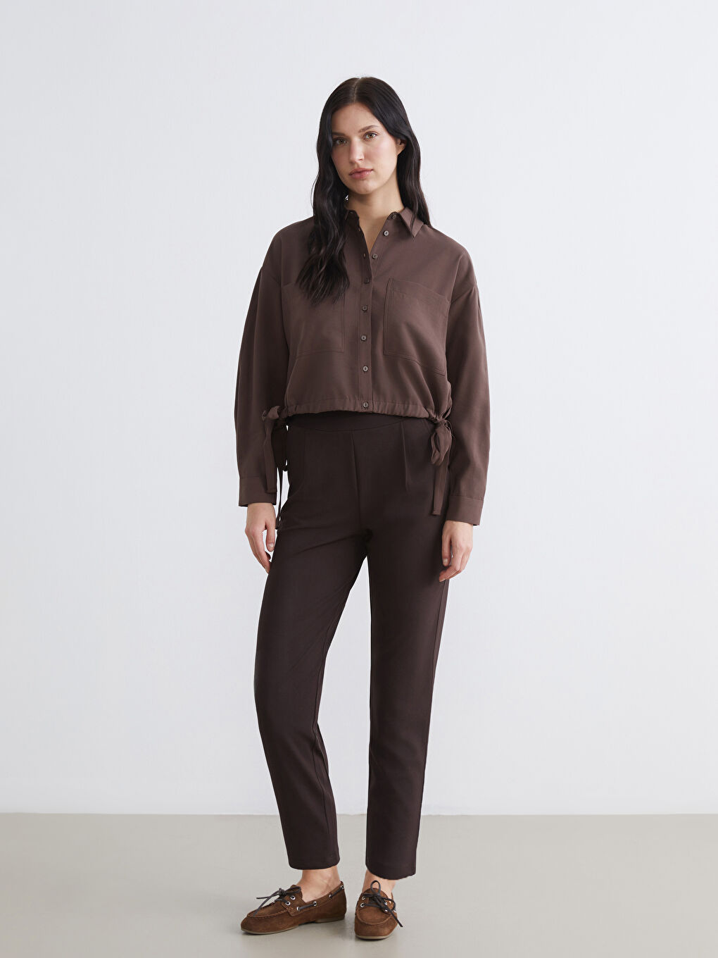 پانتۆڵ قاوه‌یی ژن