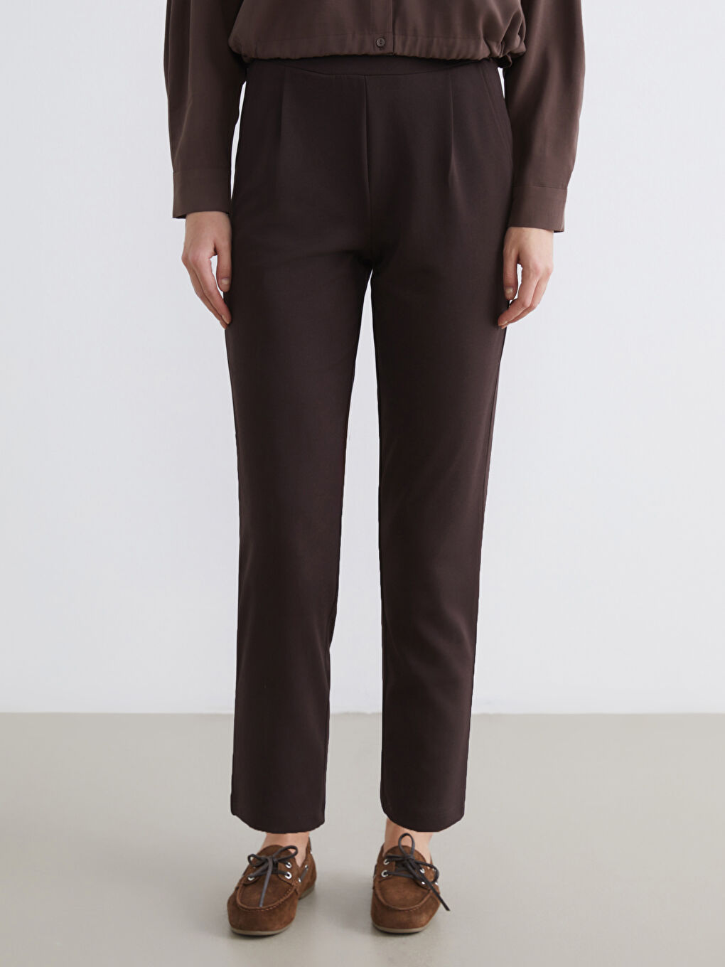 پانتۆڵ قاوه‌یی ژن-1