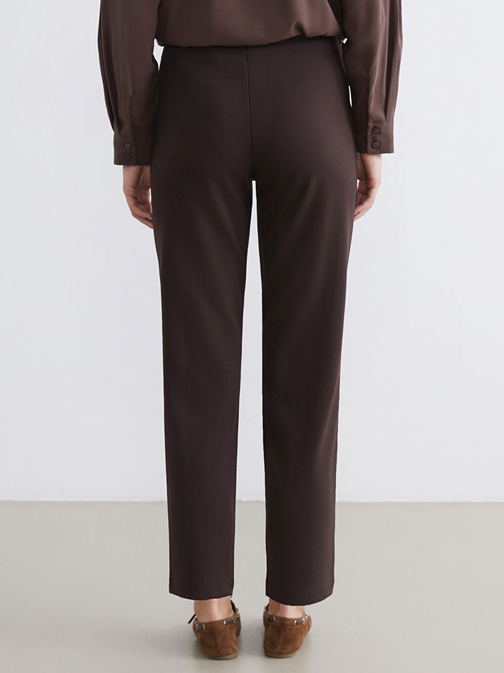 پانتۆڵ قاوه‌یی ژن-3