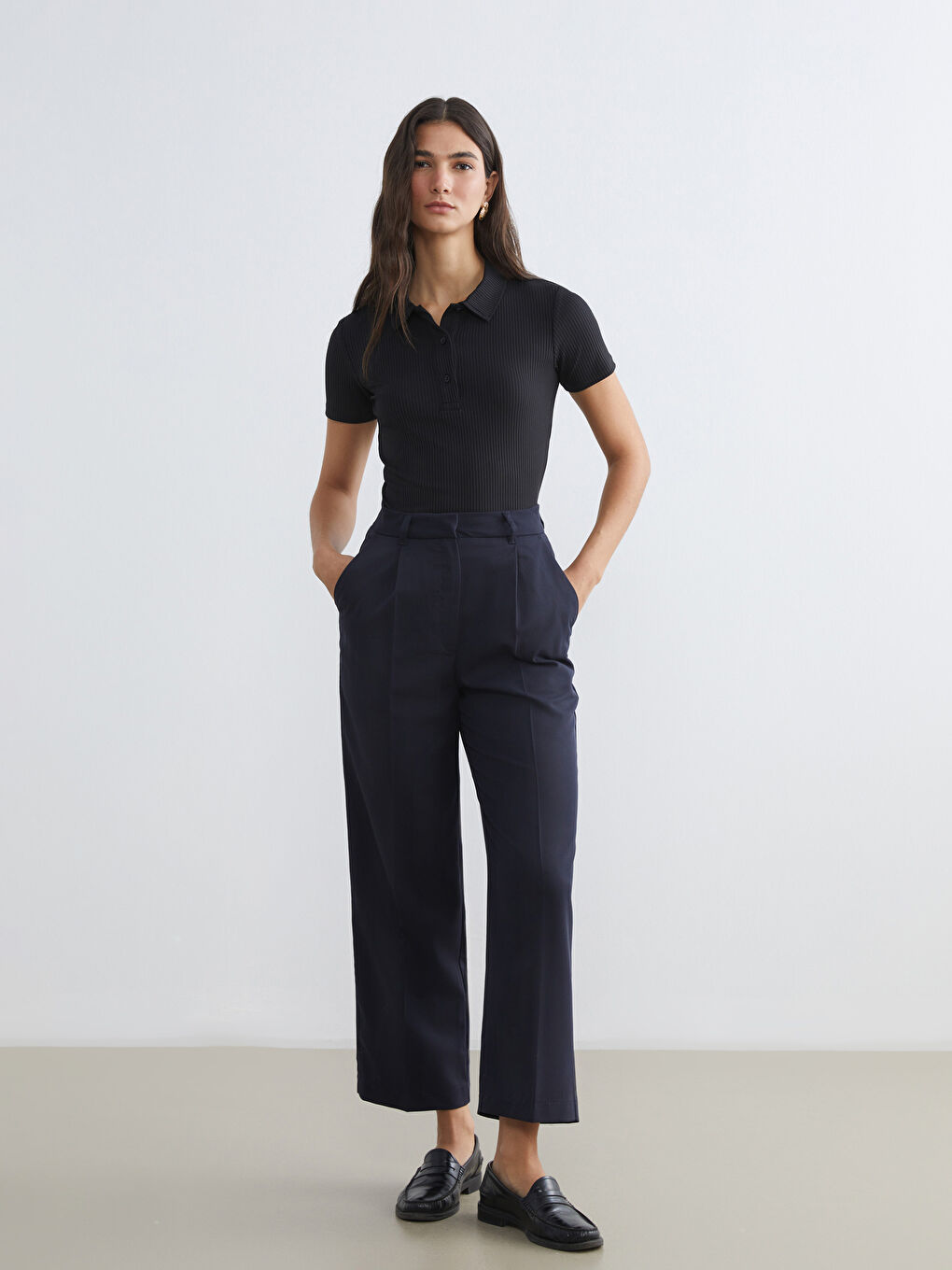 Siyah Polo Yaka Fitilli Kadın Tişört-1