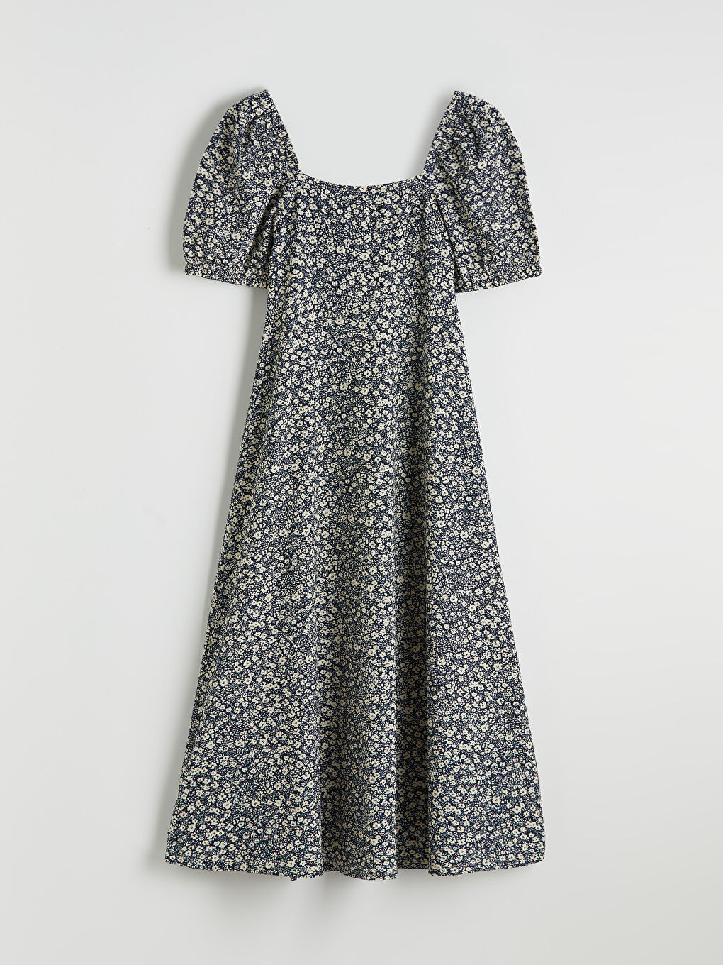 Haljina sa izrezom u obliku srca i puf rukavima sa cvetnim dezenom-5