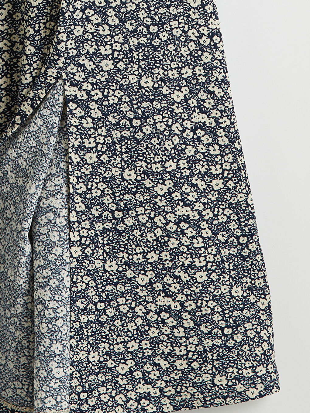 Haljina sa izrezom u obliku srca i puf rukavima sa cvetnim dezenom-6