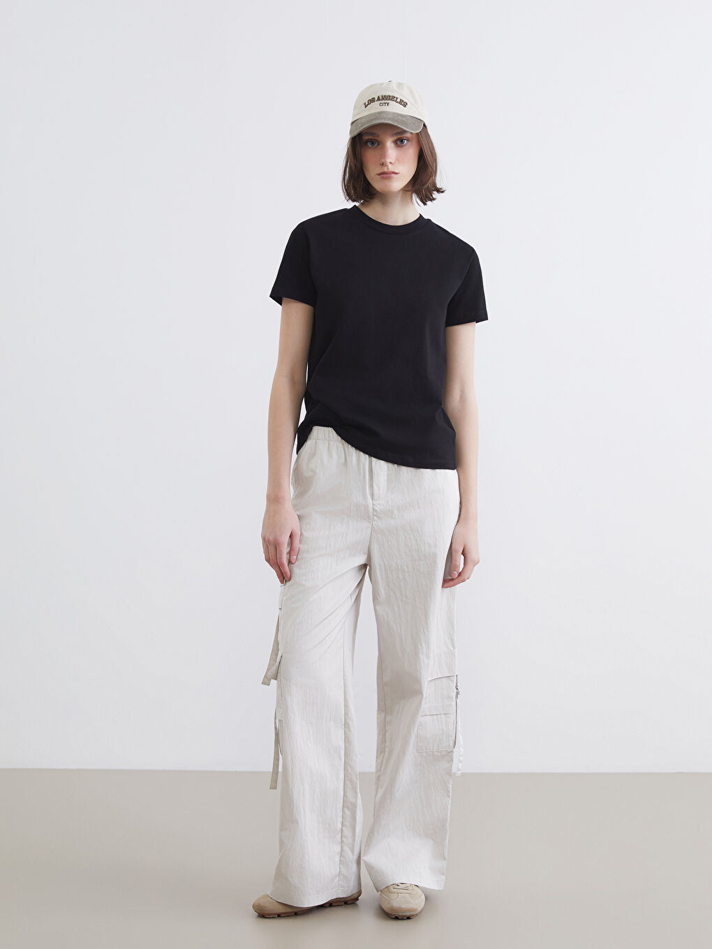 Siyah Bisiklet Yaka Kadın Tişört-1