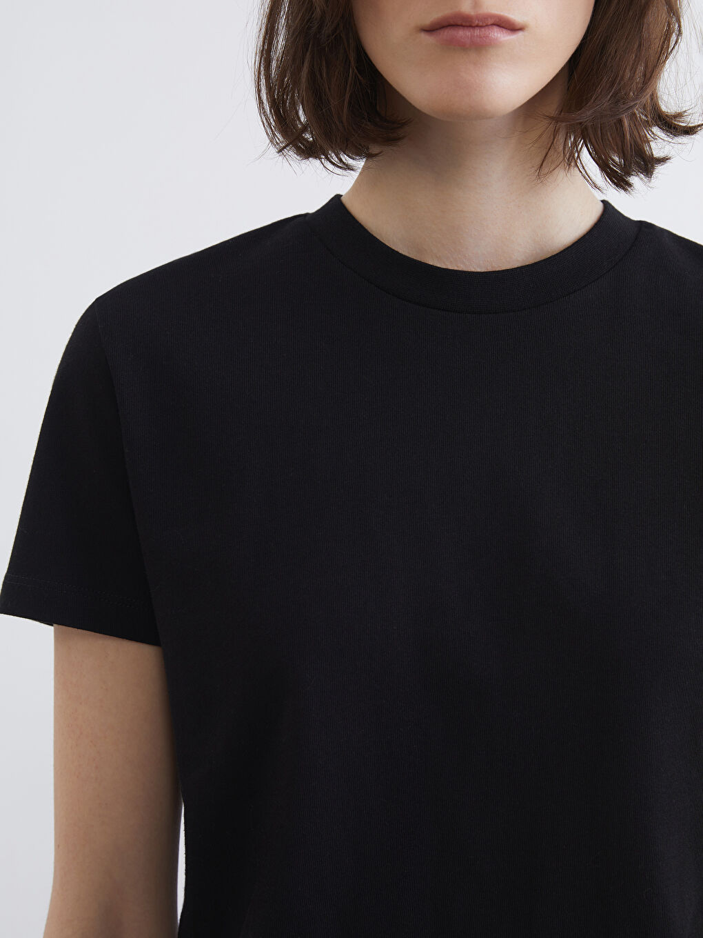 Siyah Bisiklet Yaka Kadın Tişört-2