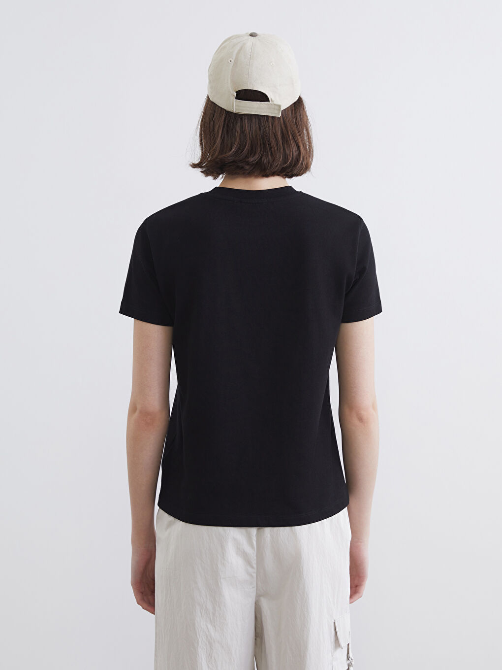 Siyah Bisiklet Yaka Kadın Tişört-3