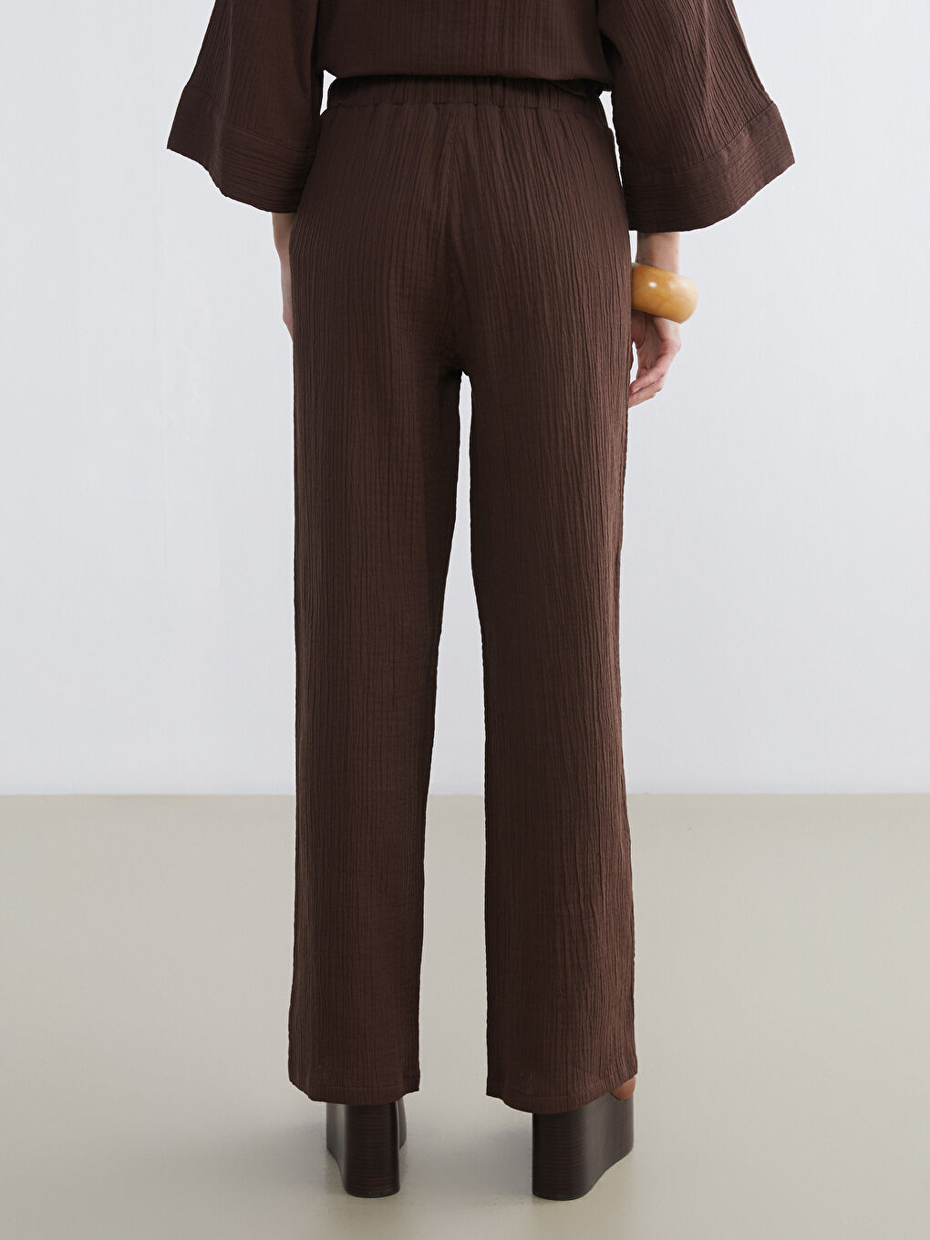 Kahverengi Beli Lastikli Kadın Müslin Pantolon-3