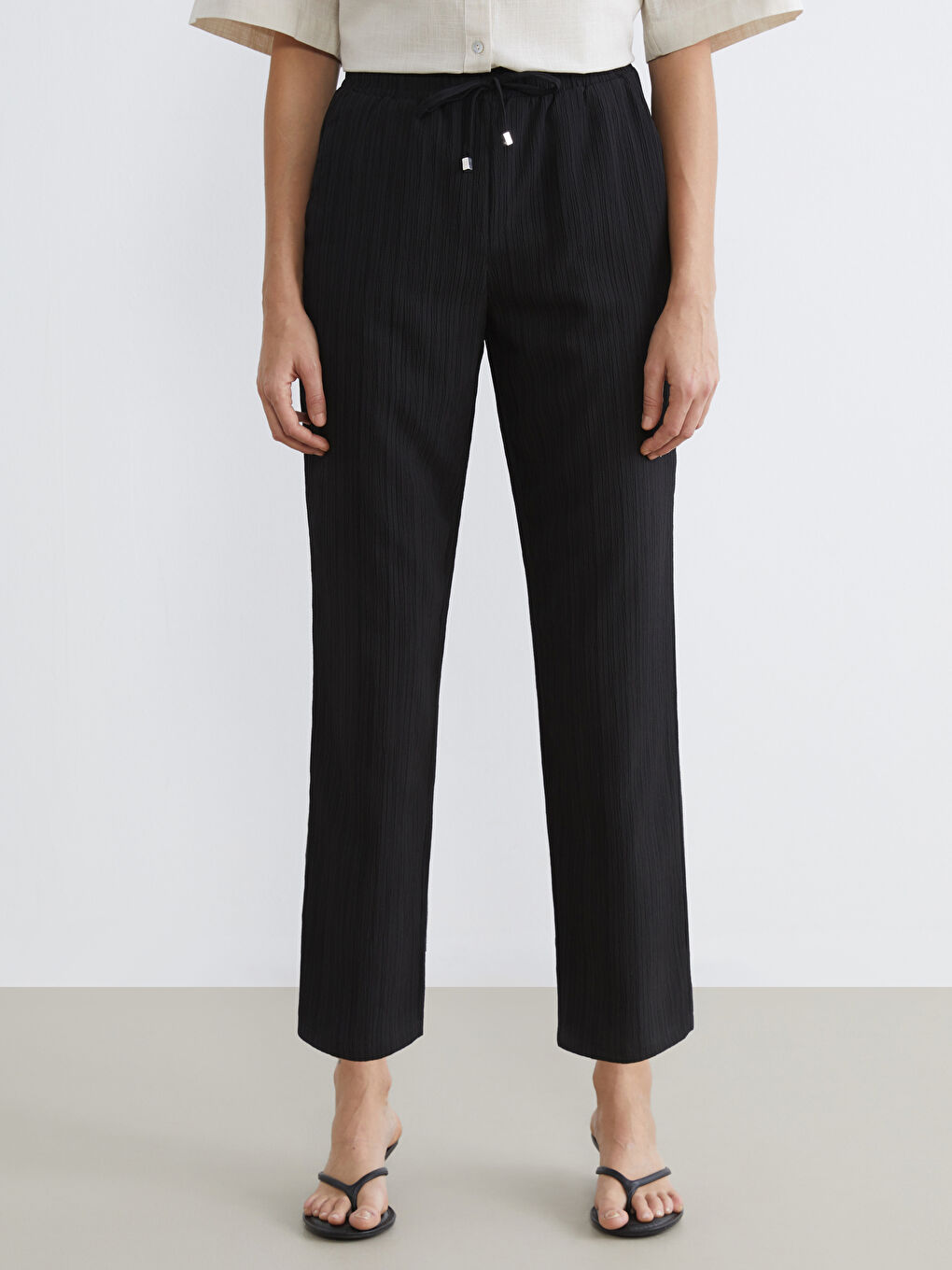 Siyah Beli Lastikli Dokulu Havuç Kesim Kadın Pantolon-1