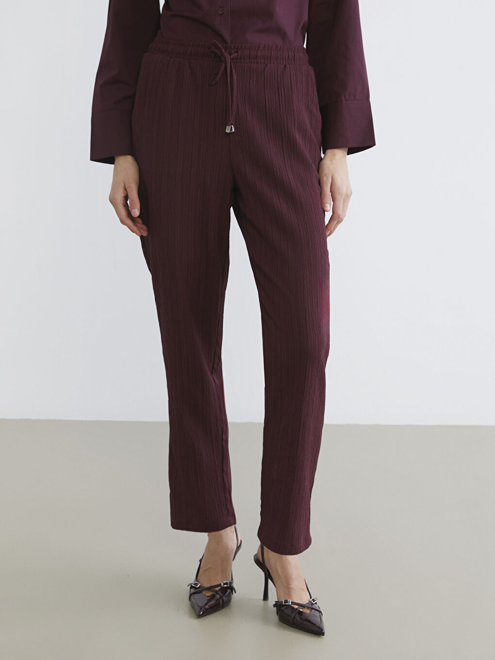 Bordo Beli Lastikli Dokulu Havuç Kesim Kadın Pantolon-1