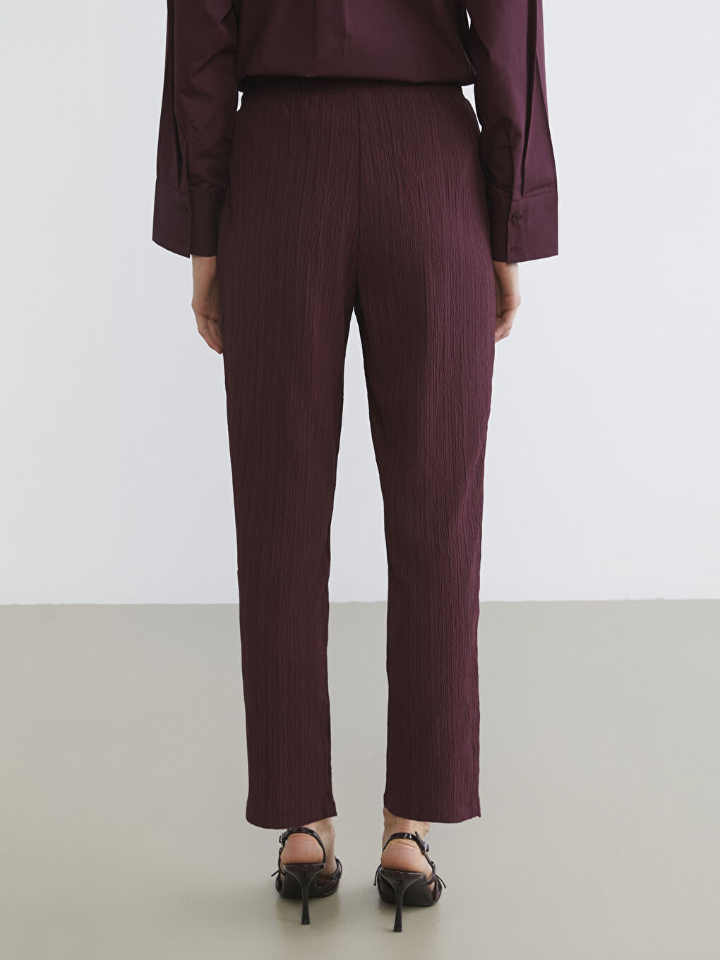 Bordo Beli Lastikli Dokulu Havuç Kesim Kadın Pantolon-3