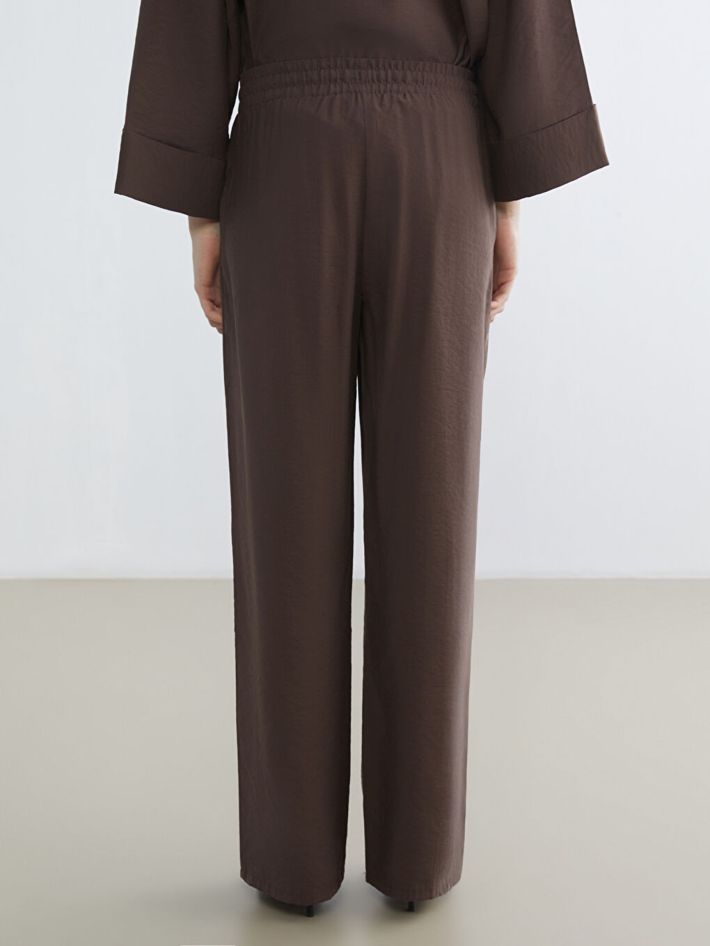 Kahverengi Beli Lastikli Geniş Paça Kadın Pantolon-3