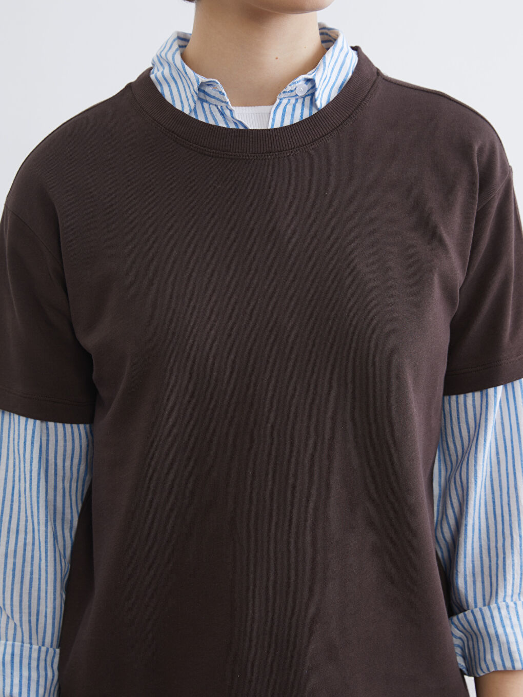 Kahverengi Bisiklet Yaka Kadın Tişört-2