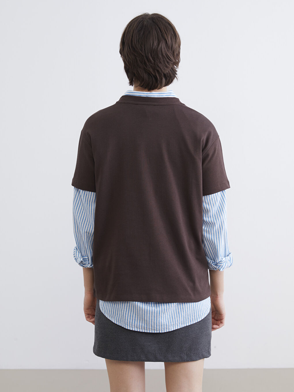 Kahverengi Bisiklet Yaka Kadın Tişört-3