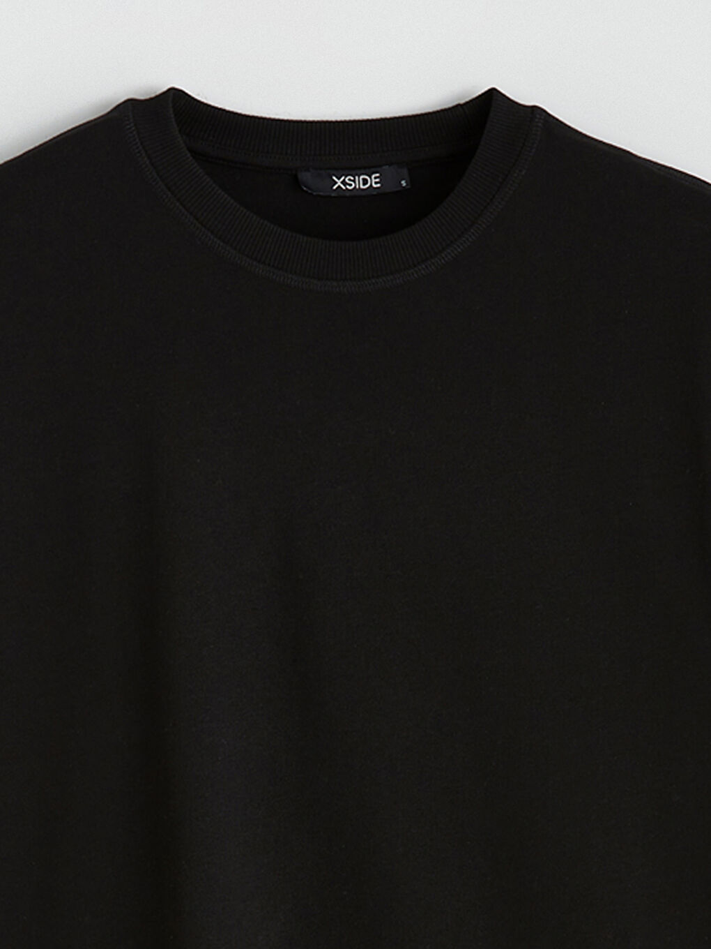 Siyah Bisiklet Yaka Kadın Tişört-1