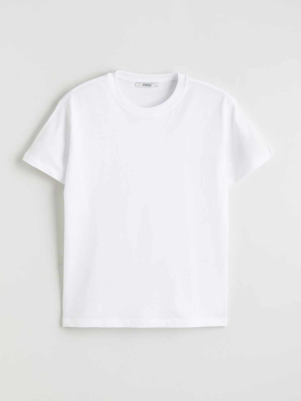 Beyaz Bisiklet Yaka Kadın Tişört